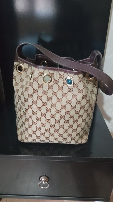 Geanta Gucci cu curea de piele