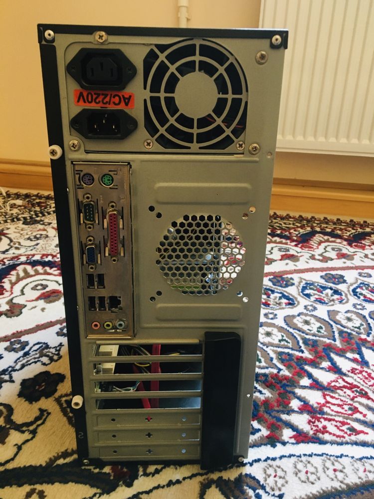 Xeon E5450 4/4/ DDR3 4 GB/HHD 500 GB WD