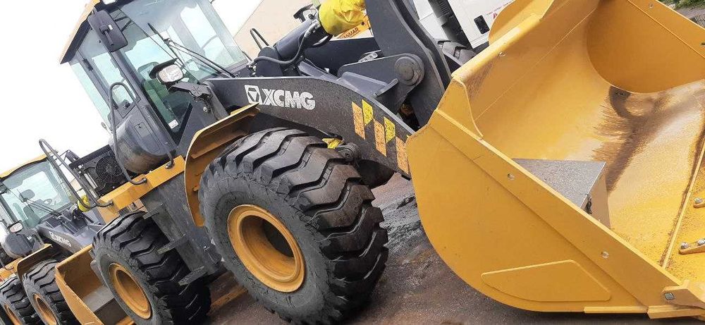 Продаем фронтальный погрузчик XCMG LW300FN