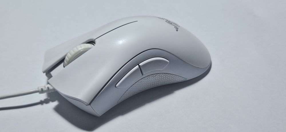 Мышка Razor deathadder essential белый
