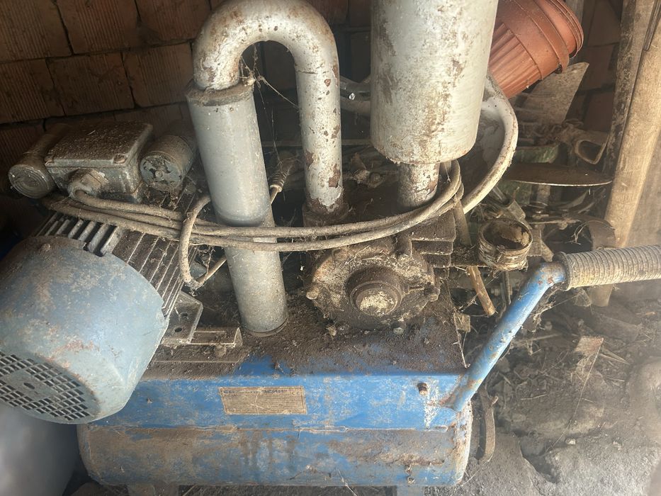 Продавам вакуумен агрегат за доене