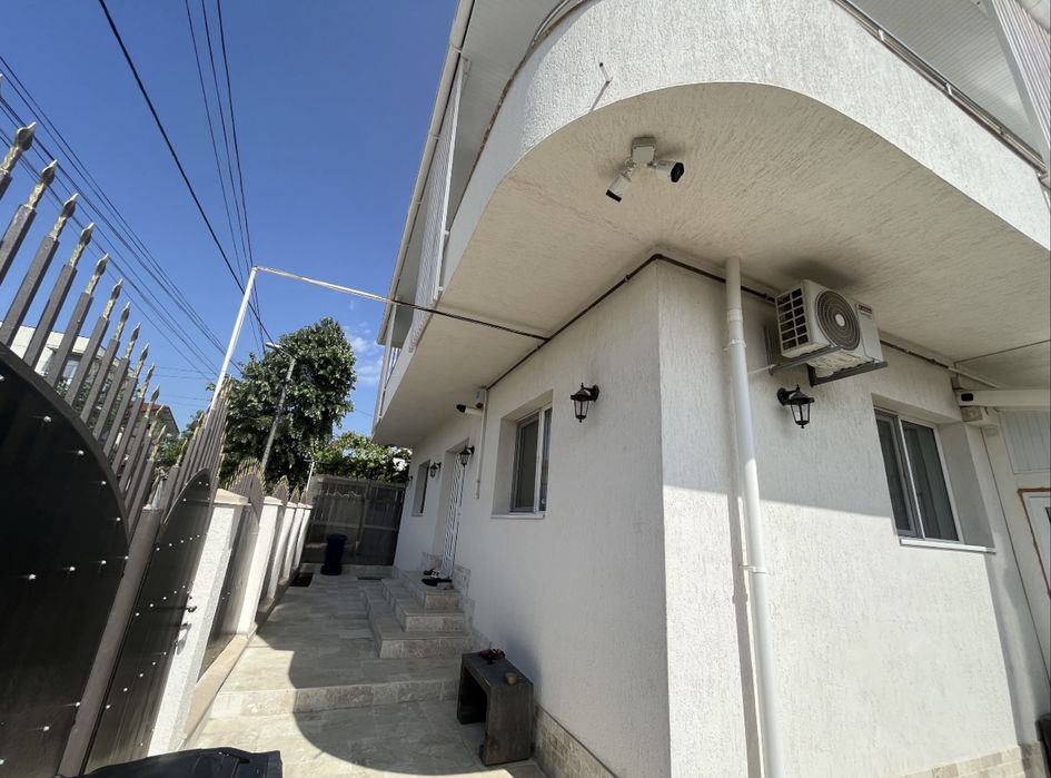 Vila la mare / afacere, P+1+M , 5 bai proprii , curte pavata , foisor