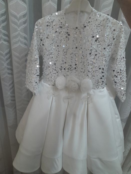 Vecherniy koylak qiz bollaga  4.5 yosh sifatli.