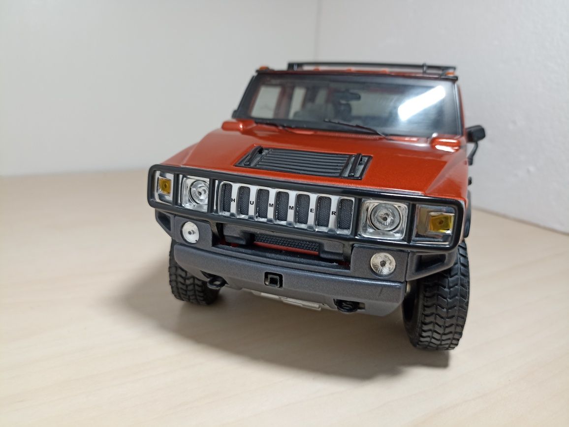 Hummer H2 macheta auto 1 18 maisto