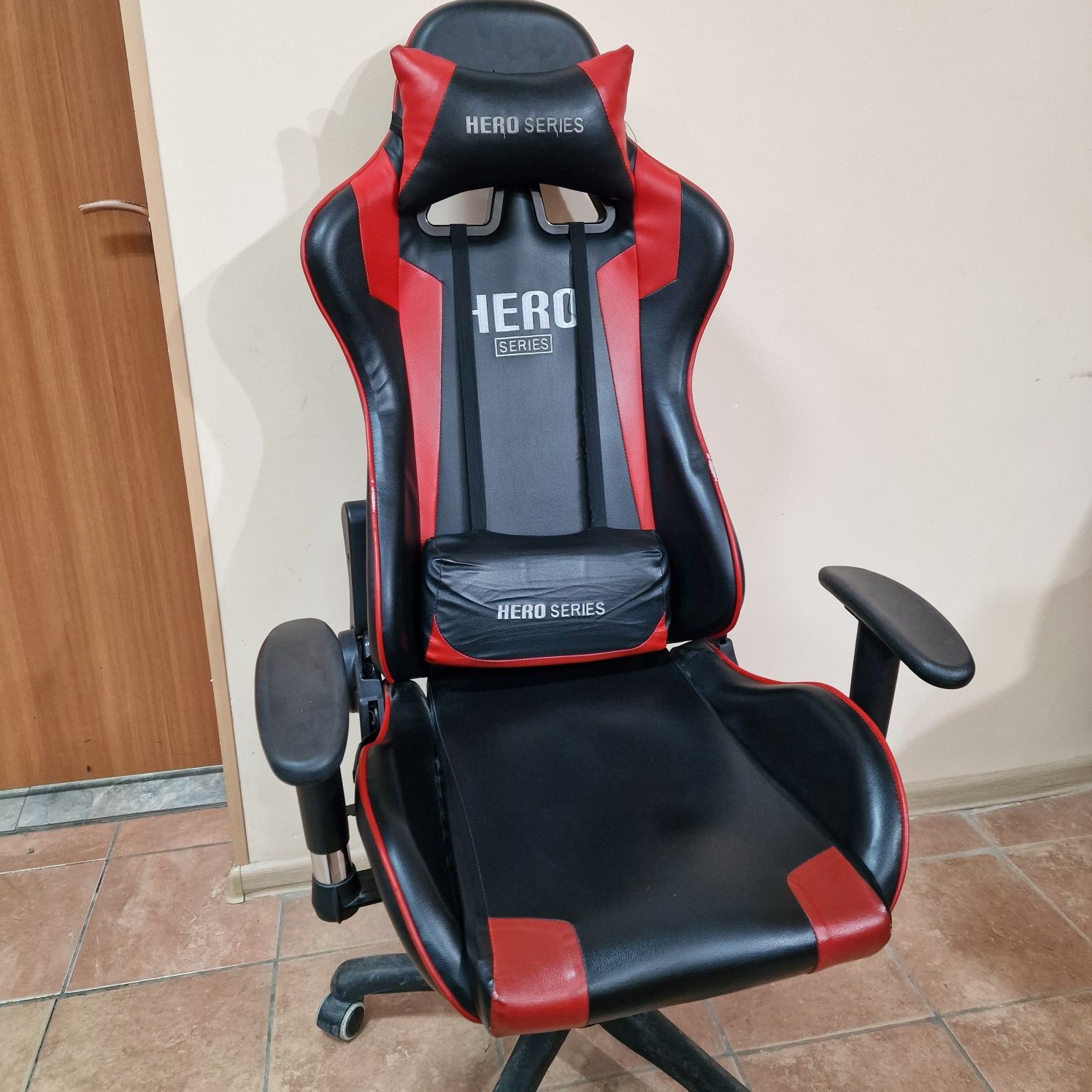 Продам игровое кресло