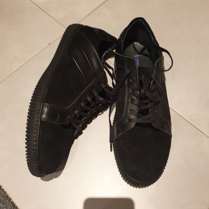 Нови обувки Теодор