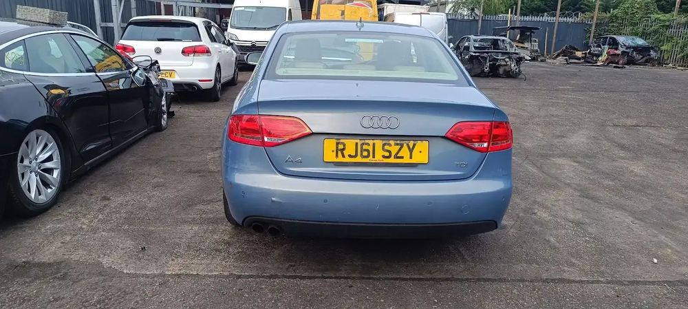 Dezmembrari / Dezmembrez Audi A4 B8 2.0 CJCB cutie viteze LLM cod culoare LX5X