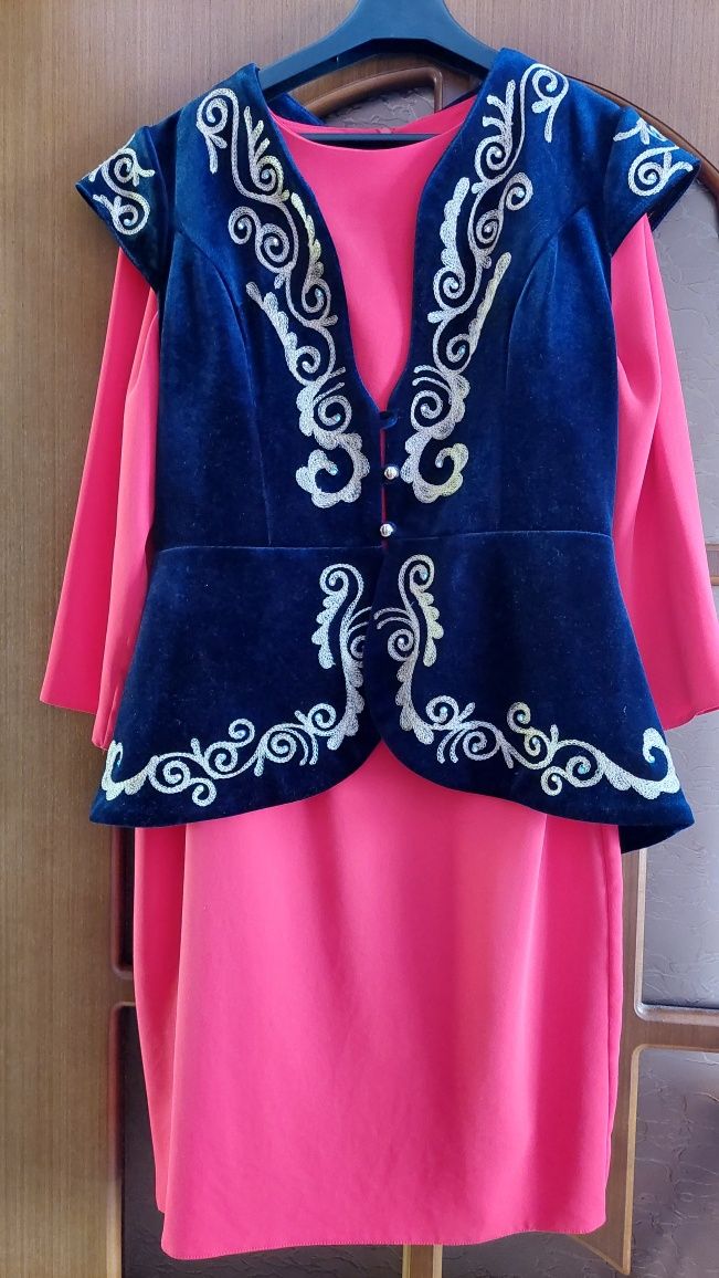 Платье с казахский жилетом