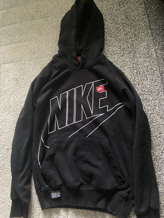 Черен NIKE суитчър