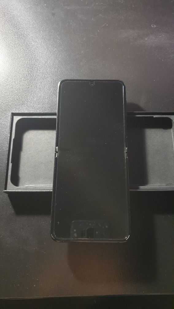 Чисто нов Samsung Galaxy Z Flip 5 512GB 8GB RAM