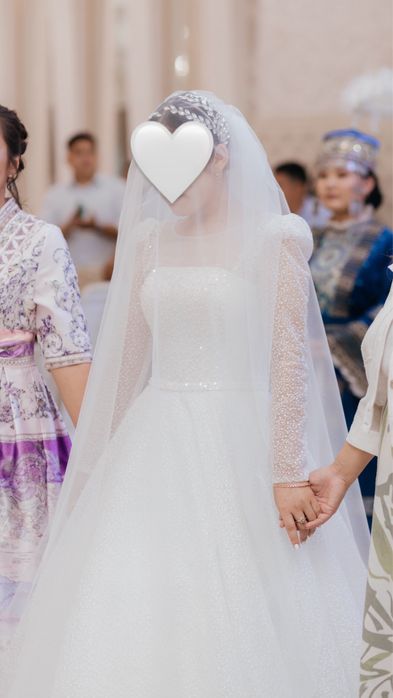 Продается нежное свадемное платье, с красивым шлейфом.