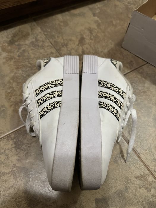 Обувки Adidas бели