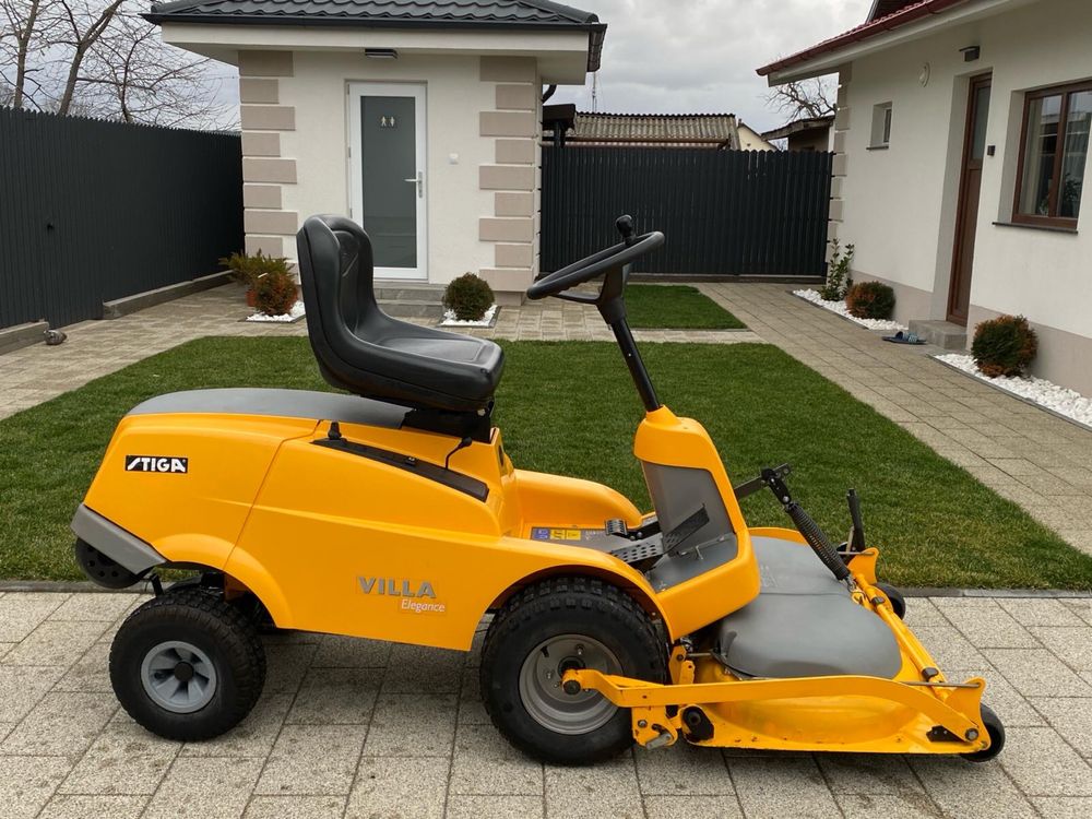 Tractoraș de tuns iarba-gazon Stiga Villa Elegance 12,5 cp