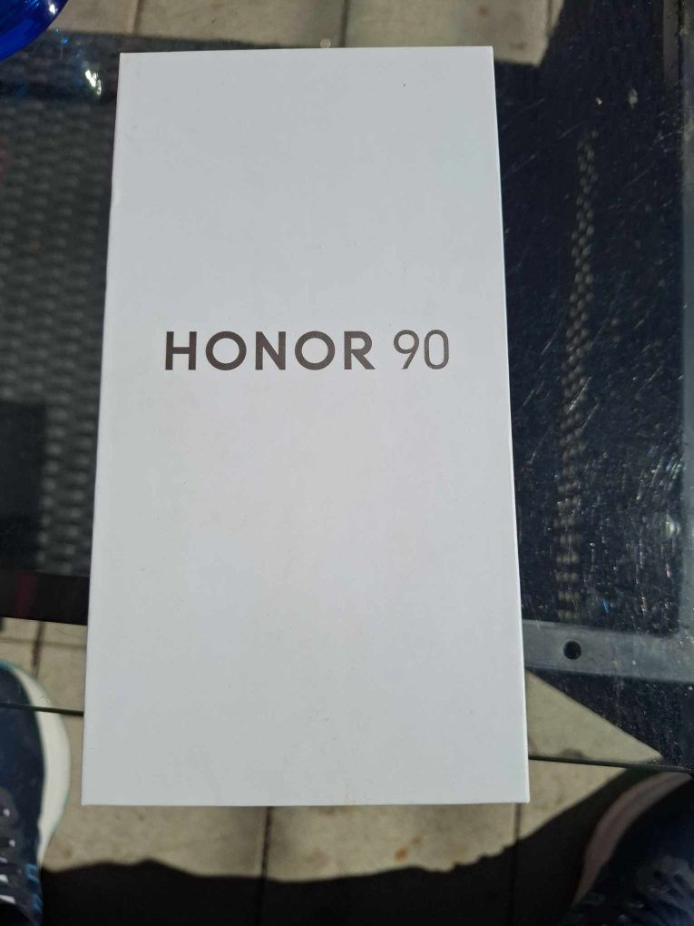 Vând telefon Honor 90