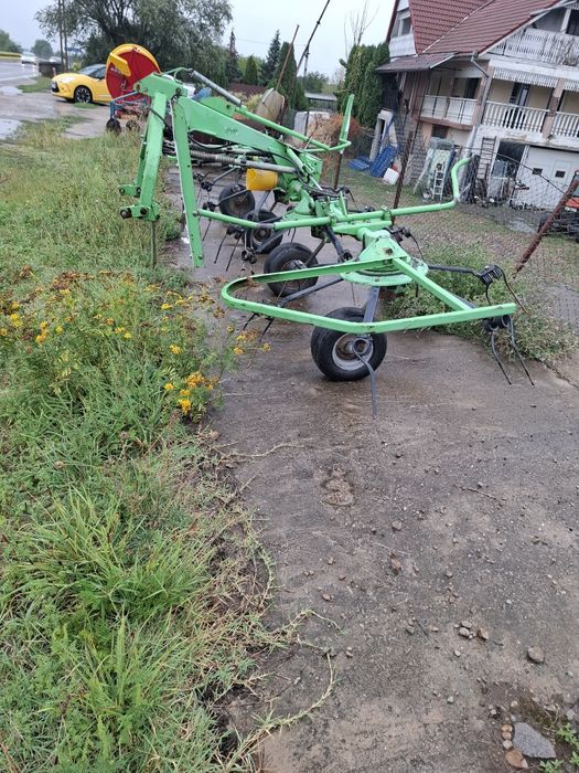 Grebla de scantalit fanul