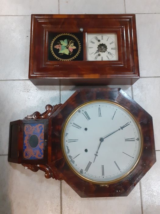 Стар американски стенен часовник с махало