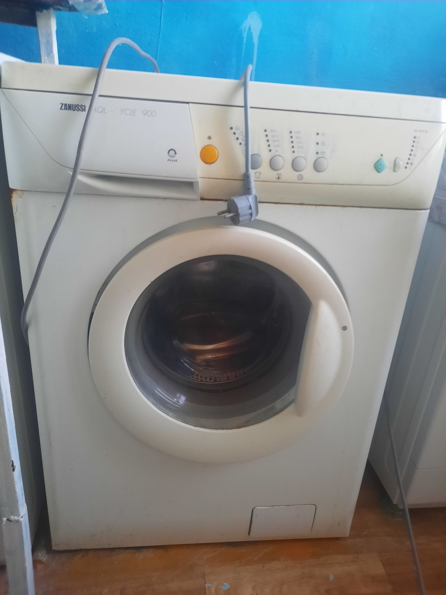 Продам стиральную машину