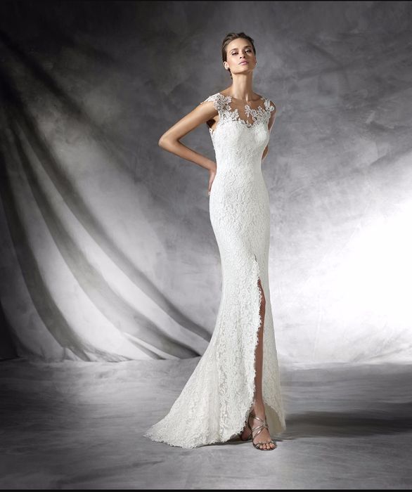 Rochie de mireasa si voal Pronovias
