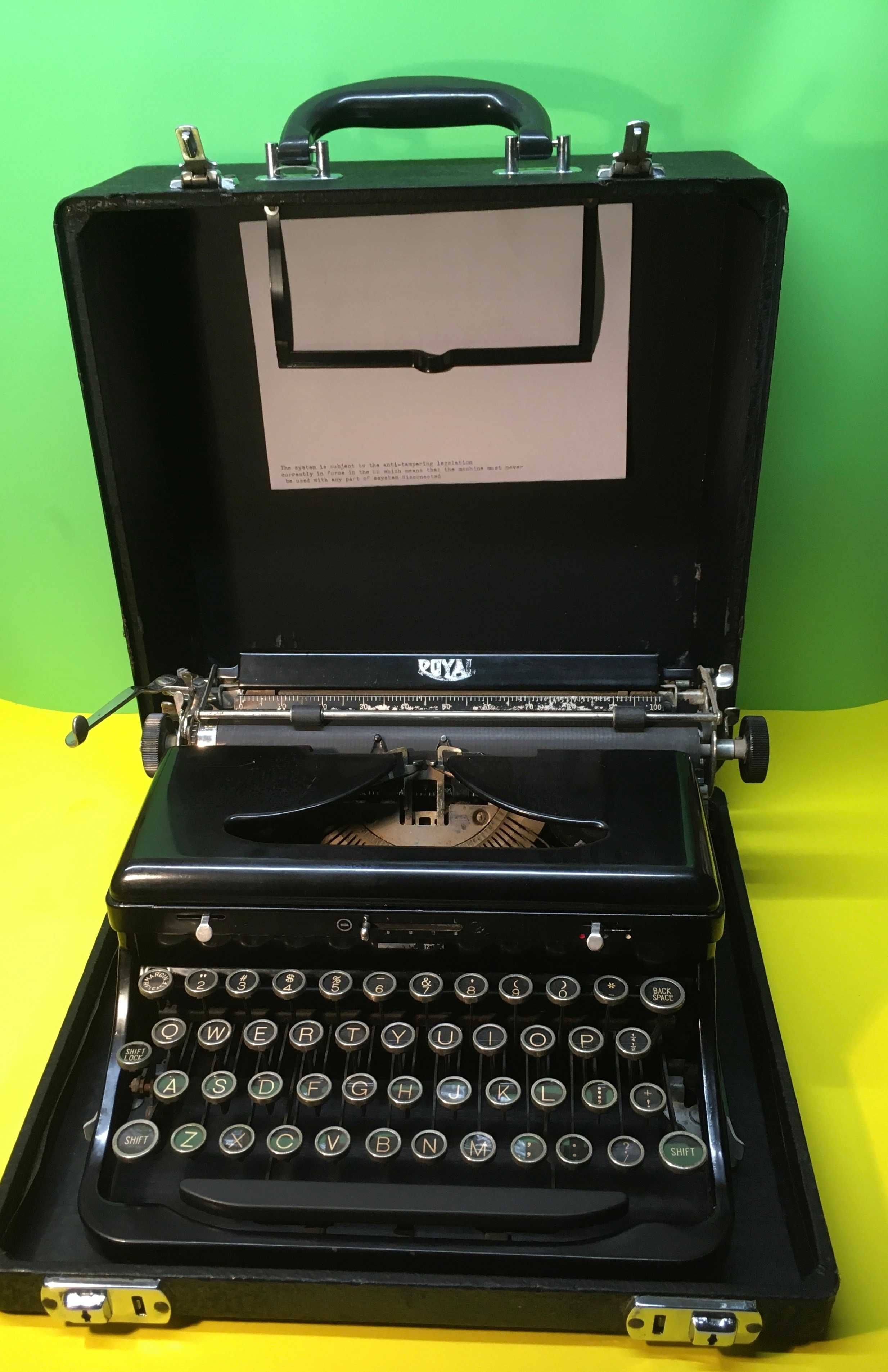 Винтидж пишеща машина Royal Portable Модел O 1934 г. Работеща !