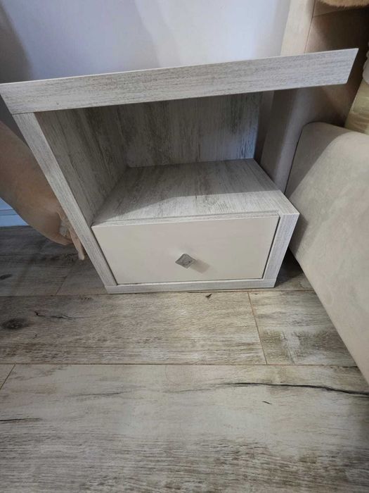 Mobila de vanzare  pat plus saltea + mobilierul din poza