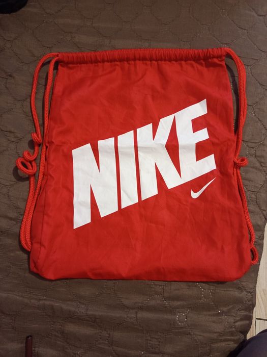 Мешка nike, черна и бяла чанта