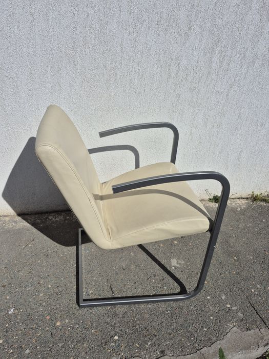 Vand scaun cadru metalic,sezut/spatar tapitat culoarea crem,made Italy