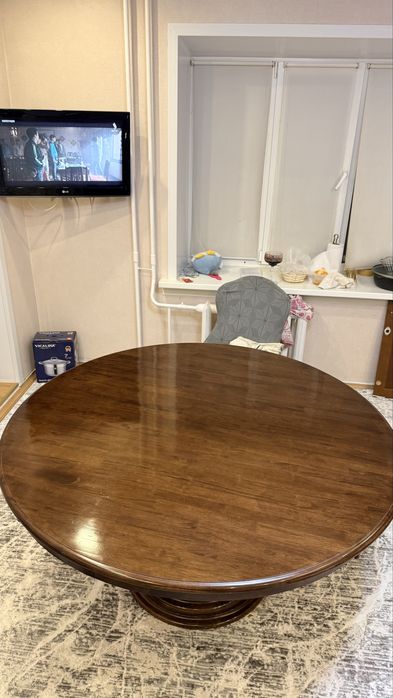 Стол из чистого дерево