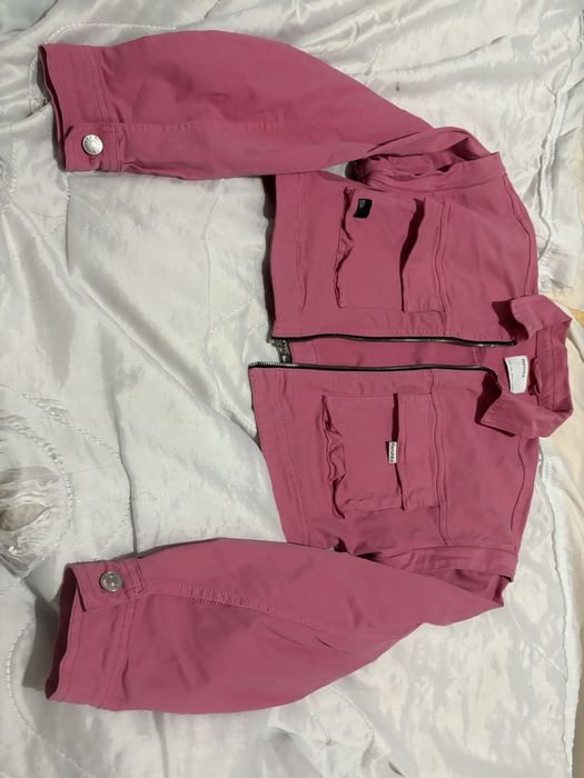 розово пролетно късо яке от bershka