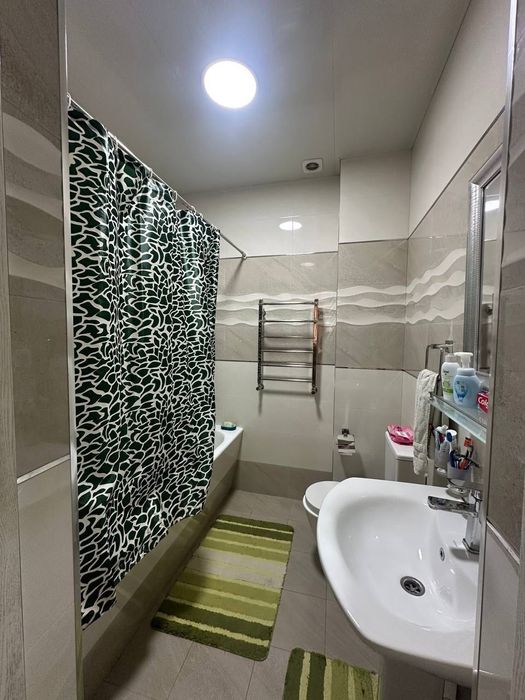 Продается 3х-комнатная квартира в новостройке на Паркентском 1й этаж