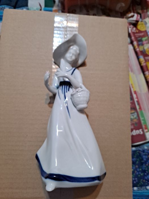 Figurine era comunista.