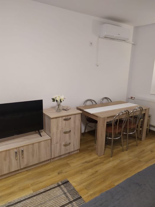 Garsoniera de inchiriat Titan