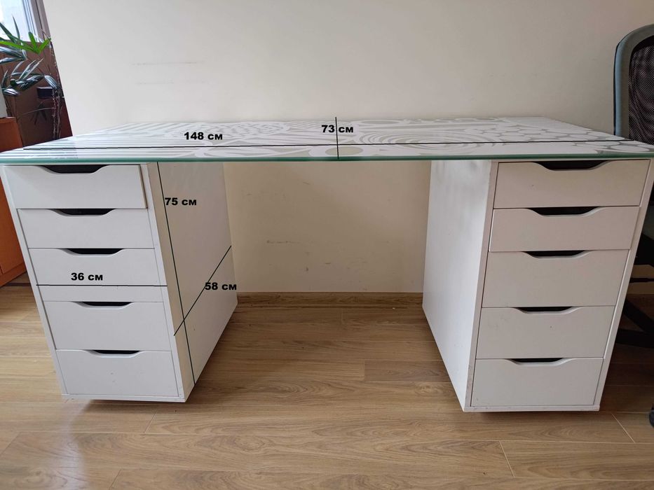 Стилно бяло бюро 148/73/71см закупено от ИКЕА, 4 бр. Отлично състояние
