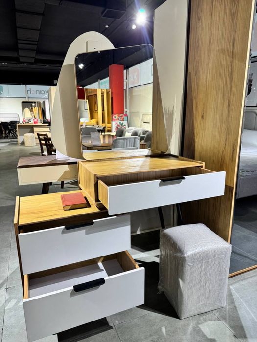 Продам трюмо с зеркалом!!!