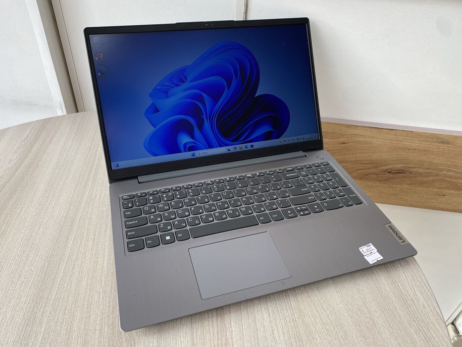 Lenovo Ryzen 3 5300U / 8GB / 512GB SSD