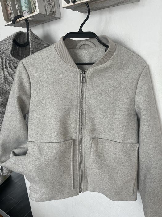 Сиво бомбър яке и пуловер Calvin Klein XS