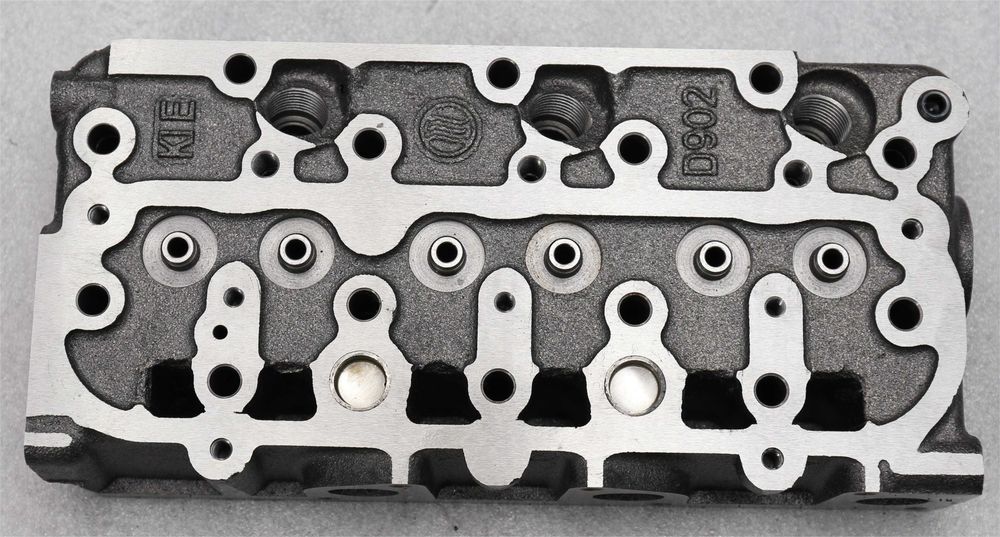 Chiulasa motor Kubota D902 - Piese pentru motor Kubota