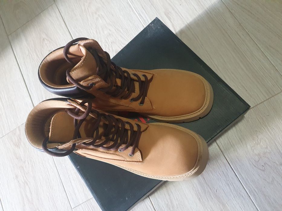 Bocanci Mango cu talpă masiva din piele întoarsă 38