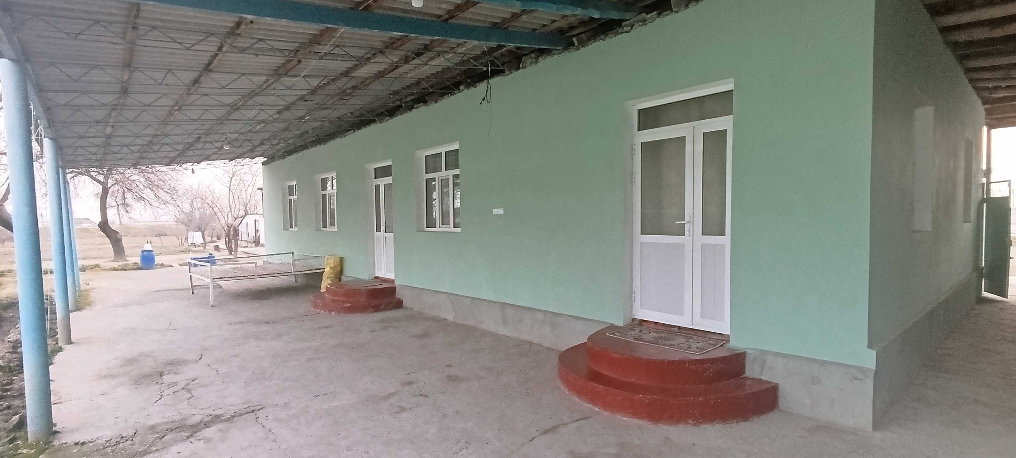 Uy hovli sotiladi