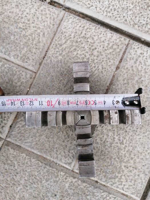 обратни челюсти за струг