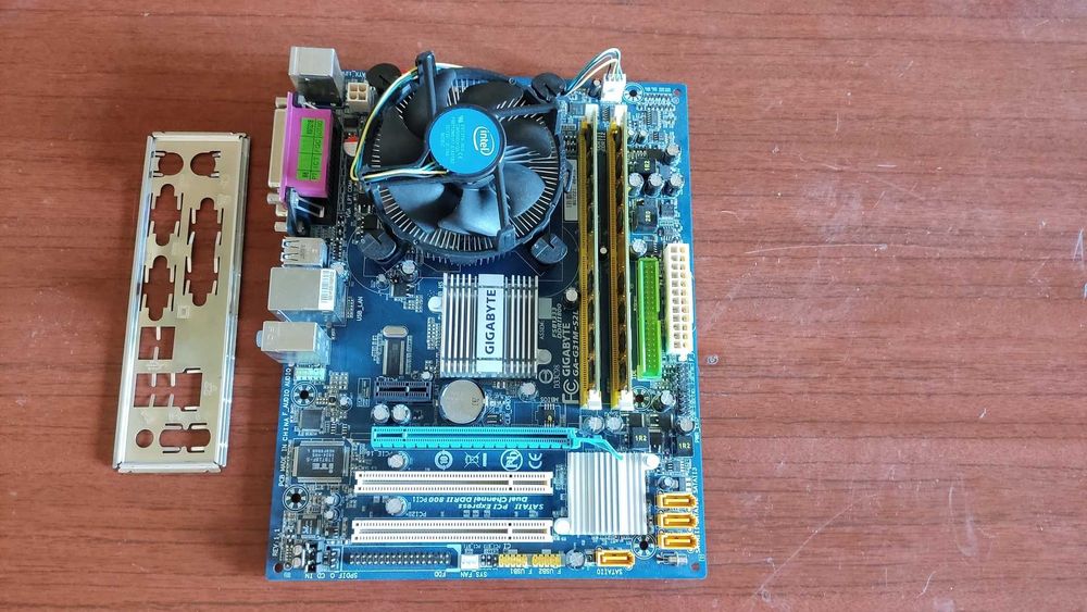 Плата + проц + ОЗУ \ Core 2 Quad Q8200 \ LGA 775