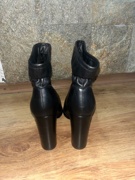 Чисто нови обувки-не са носени никога!