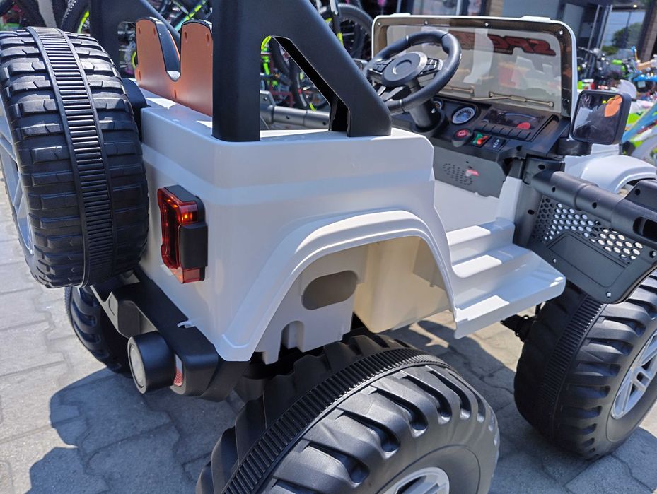 US Двуместен акумулаторен джип FUEGO 4x4