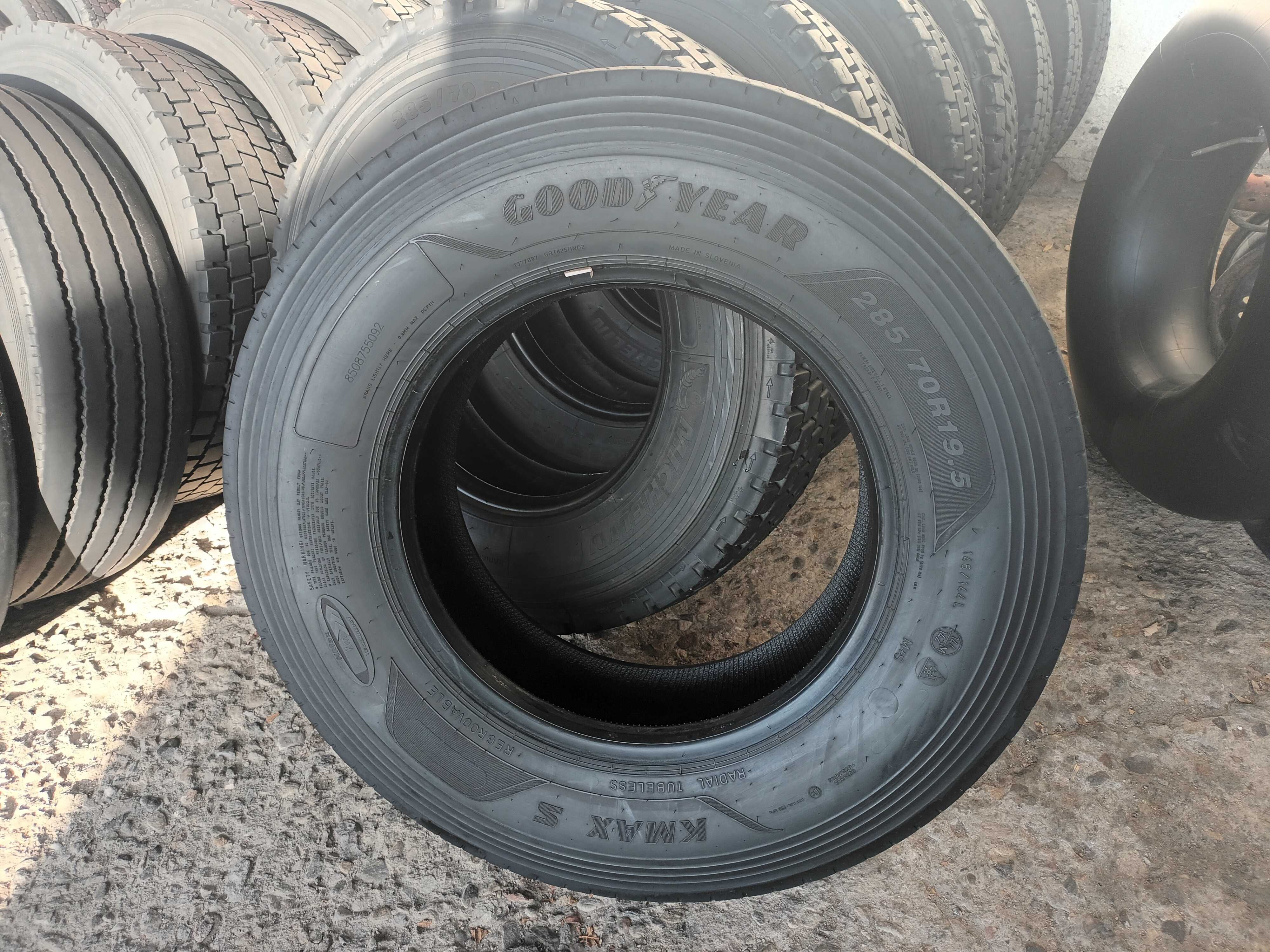 1 тежкотоварна гума 285/70 R19.5 Goodyear KMax S 146/144L 144/142M M+S