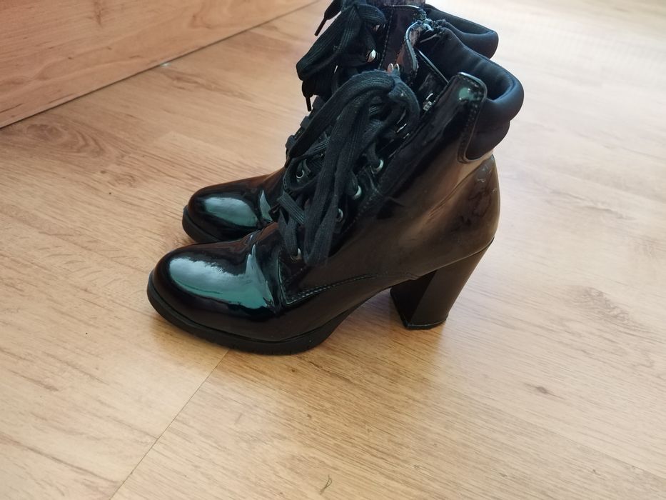 Лачени боти с ток