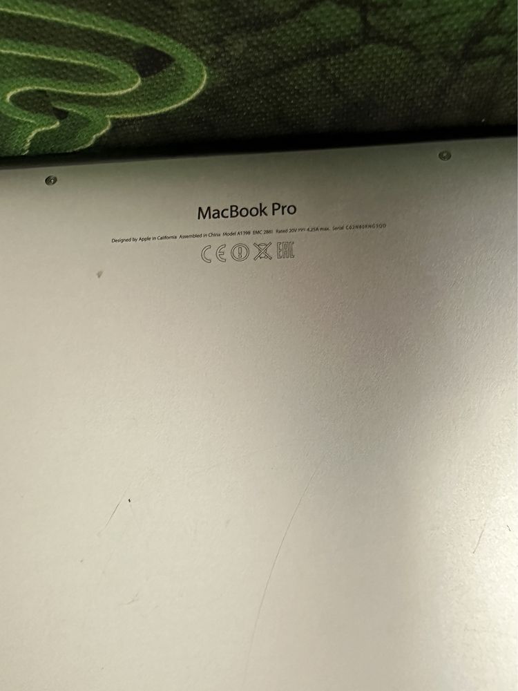 Macbook pro 15 model A1398, 512gb , i7 2,5 Ghz