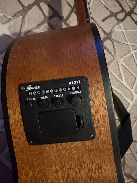 Chitara electro- acustica ibanez