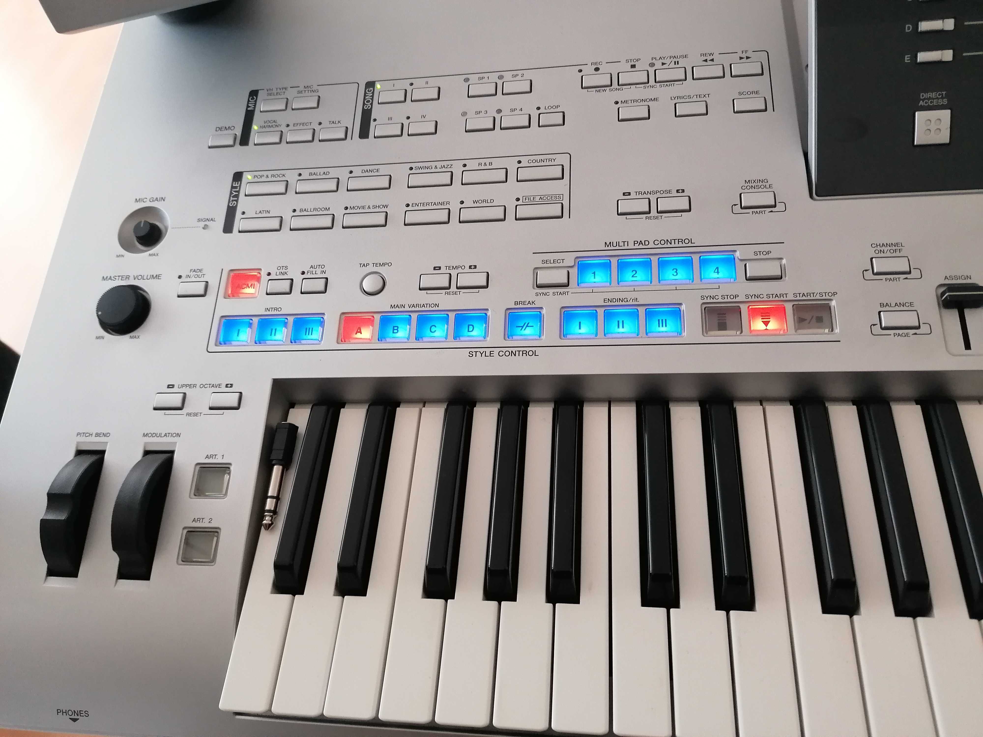 Verkaufe Yamaha Tyros 4 mit TRS-MS04
