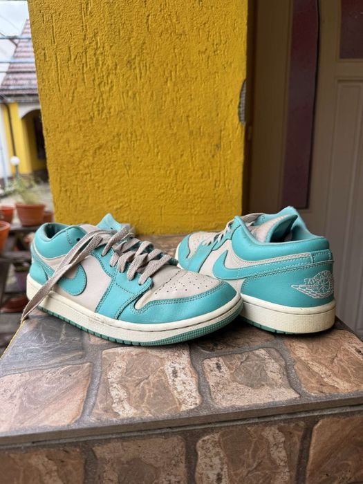 Vand Air Jordan Low Sanddrift , marimea 39, folositi de cateva ori .