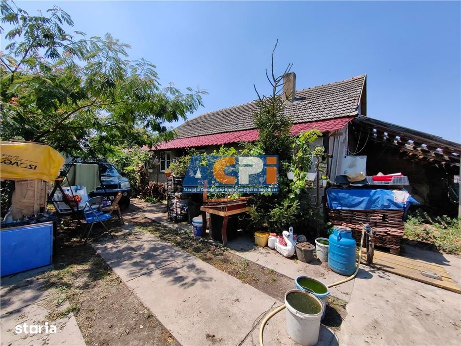 Casa cu 2 camere si anexe in Simand cu teren de 1465 mp