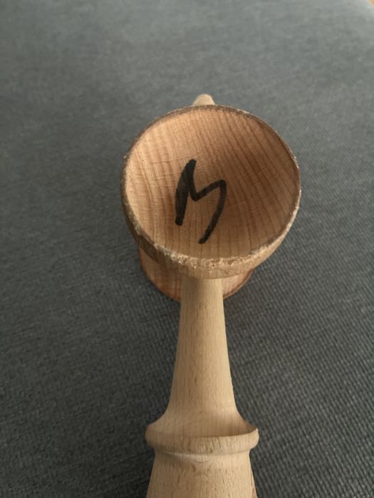 Ken Sweets Broken Shape semnat de bisoi